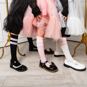 Knee-high socks with straps for girls